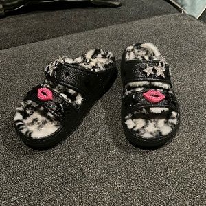 Crocs Unisex-Adult Classic Cozzzy Platform Sandals | Fuzzy Slippers Slide